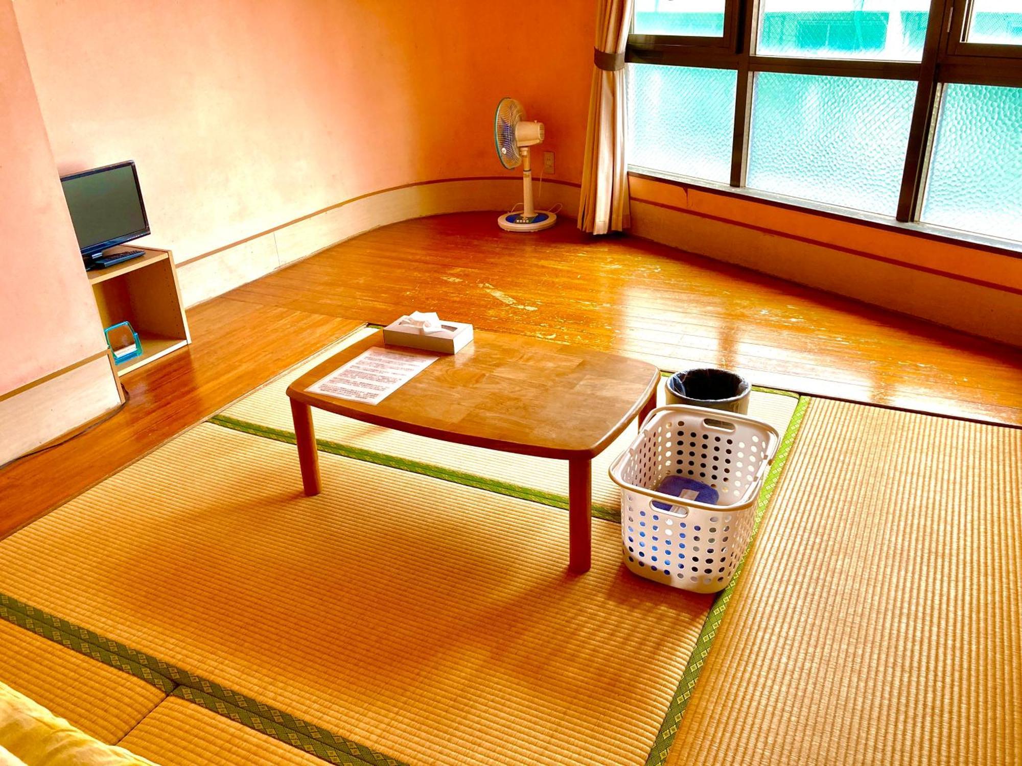 Hostel Hakuseiso Naha Kültér fotó