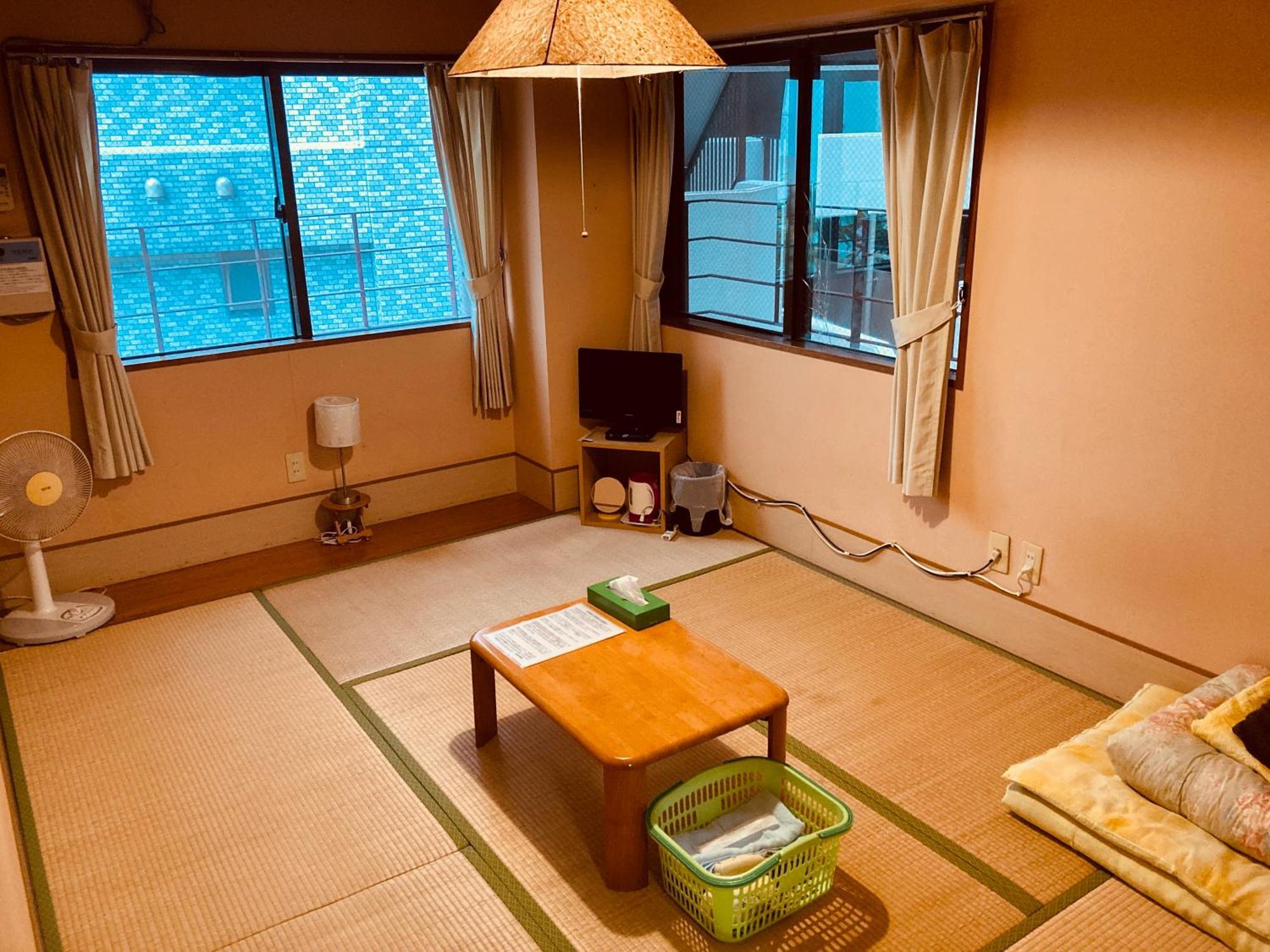 Hostel Hakuseiso Naha Kültér fotó